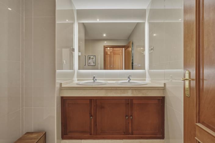 Image No.22-5 Bed Villa / Detached for sale