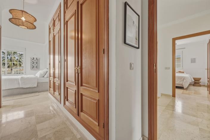 Image No.23-5 Bed Villa / Detached for sale