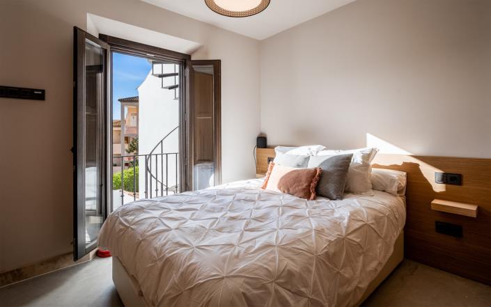 Image No.7-2 Bed Townhouse for sale