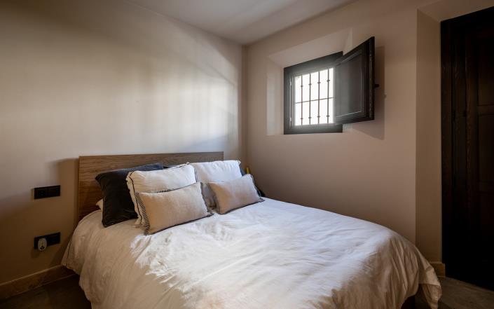 Image No.10-2 Bed Townhouse for sale