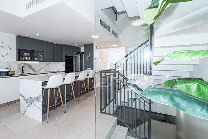 Image No.5-4 Bed Townhouse for sale