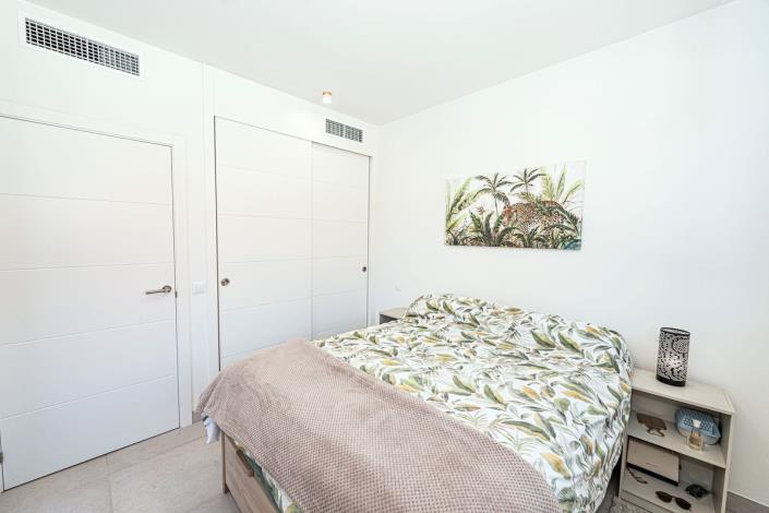 Image No.13-4 Bed Townhouse for sale