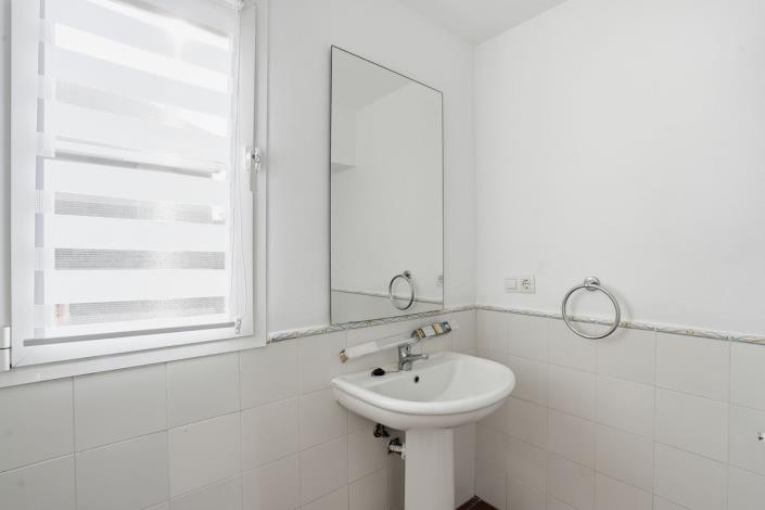 Image No.7-3 Bed House for sale