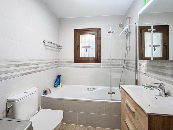 Image No.12-2 Bed Townhouse for sale