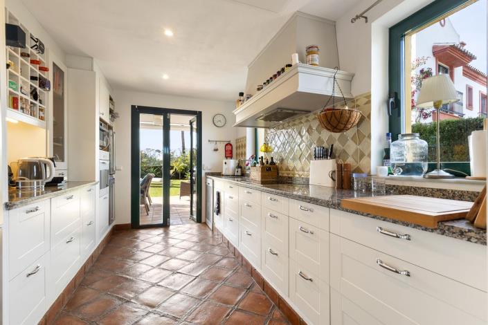 Image No.6-3 Bed House for sale