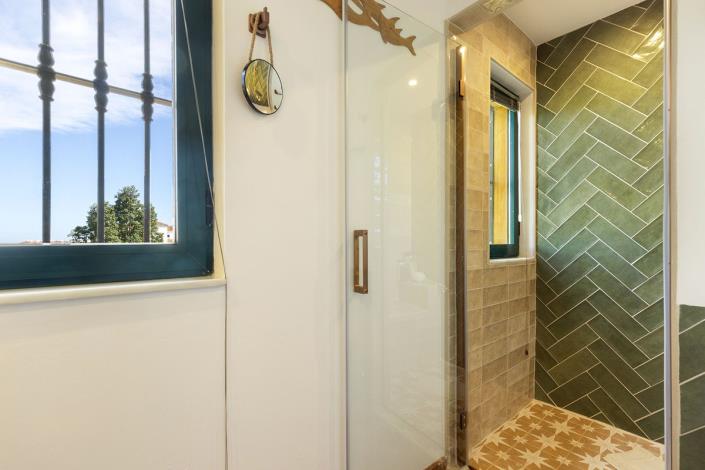 Image No.11-3 Bed House for sale