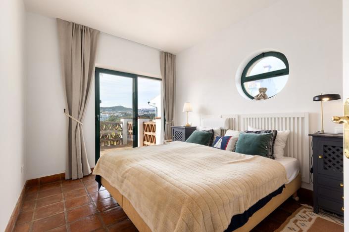 Image No.13-3 Bed House for sale