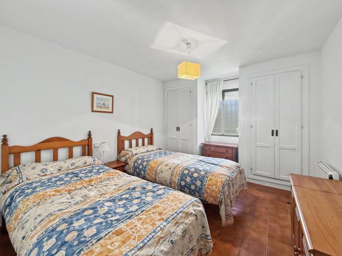 Image No.13-3 Bed Townhouse for sale