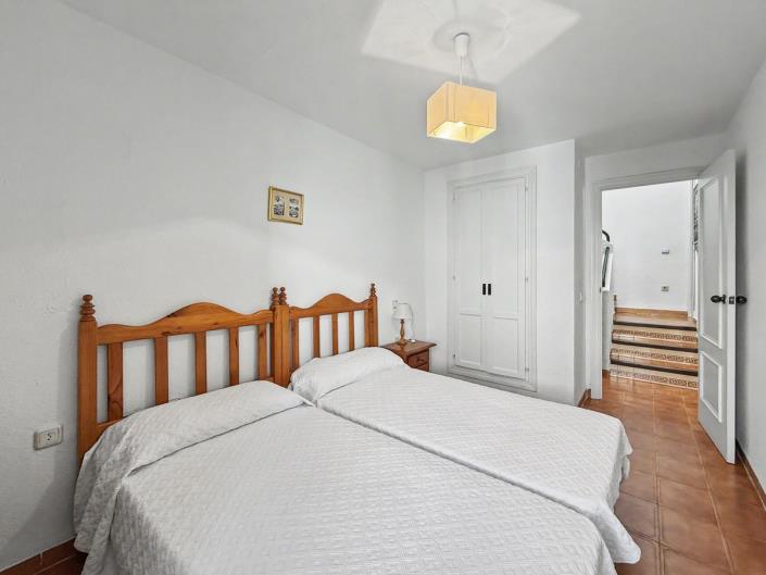 Image No.15-3 Bed Townhouse for sale