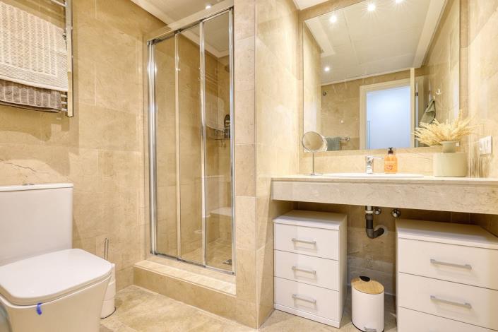 Image No.18-3 Bed Apartment for sale