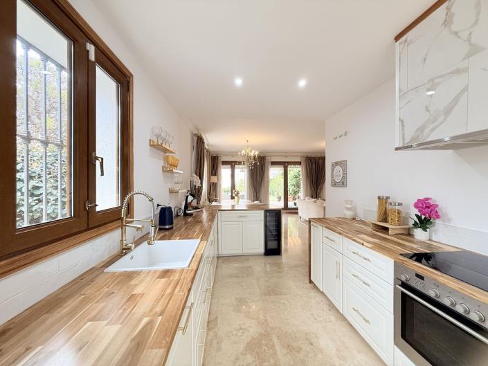 Image No.4-4 Bed Townhouse for sale