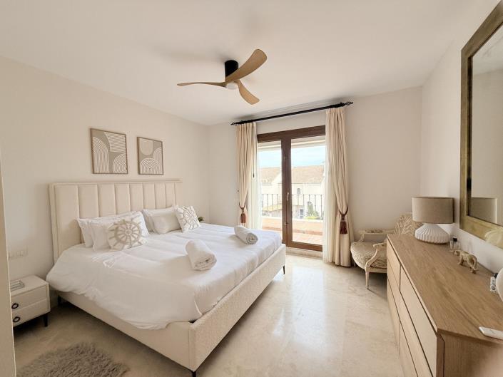 Image No.10-4 Bed Townhouse for sale