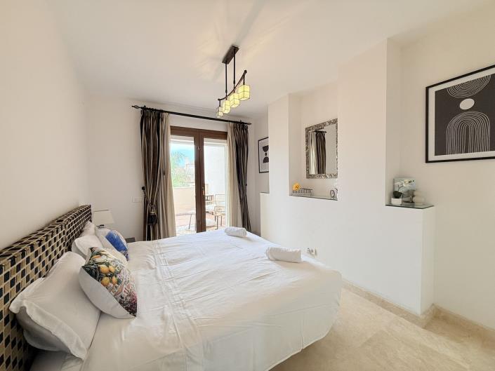 Image No.12-4 Bed Townhouse for sale