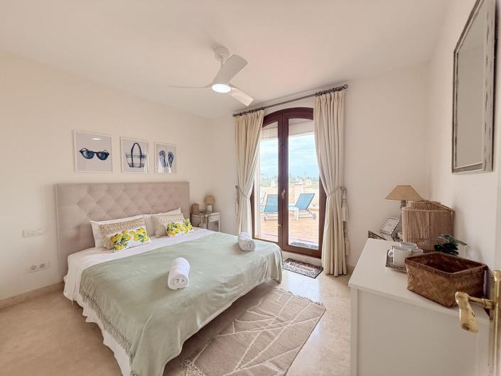 Image No.14-4 Bed Townhouse for sale