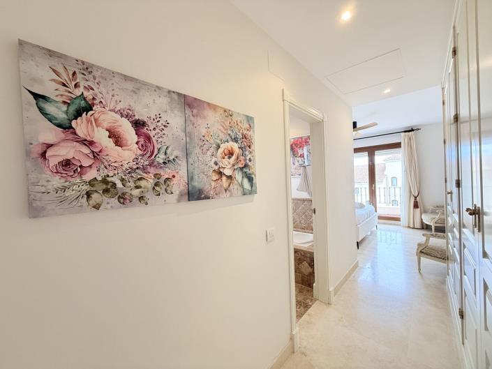 Image No.16-4 Bed Townhouse for sale