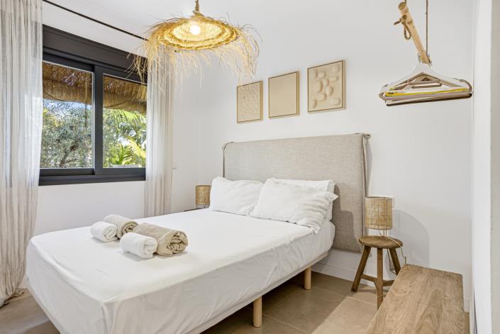 Image No.14-3 Bed Townhouse for sale