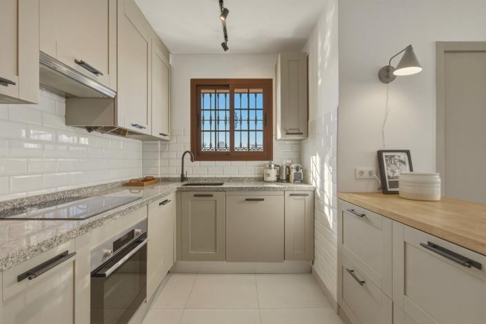 Image No.9-3 Bed Townhouse for sale