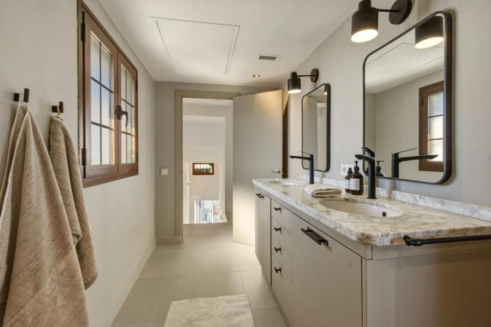 Image No.14-3 Bed Townhouse for sale