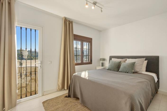 Image No.17-3 Bed Townhouse for sale