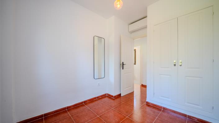 Image No.12-3 Bed Townhouse for sale