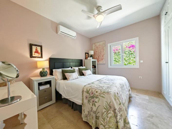 Image No.11-3 Bed Villa / Detached for sale