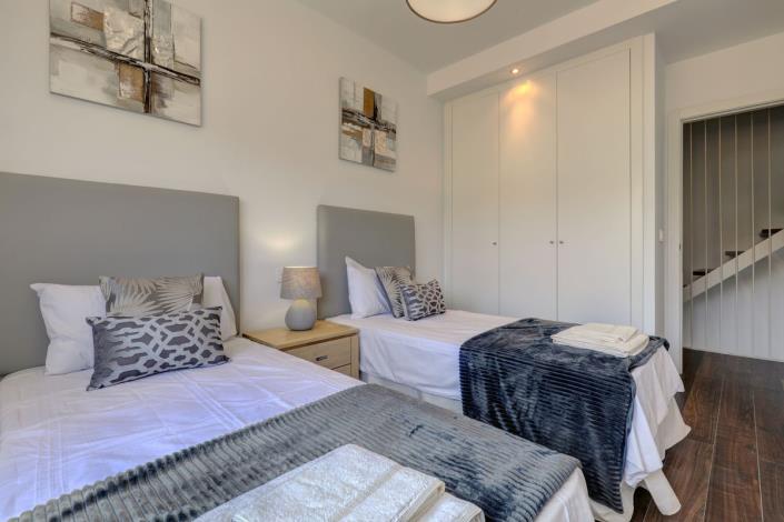 Image No.11-4 Bed Townhouse for sale