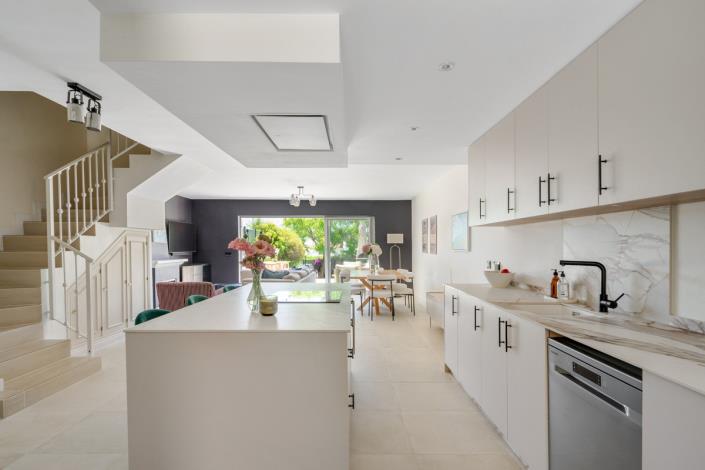 Image No.4-3 Bed Townhouse for sale
