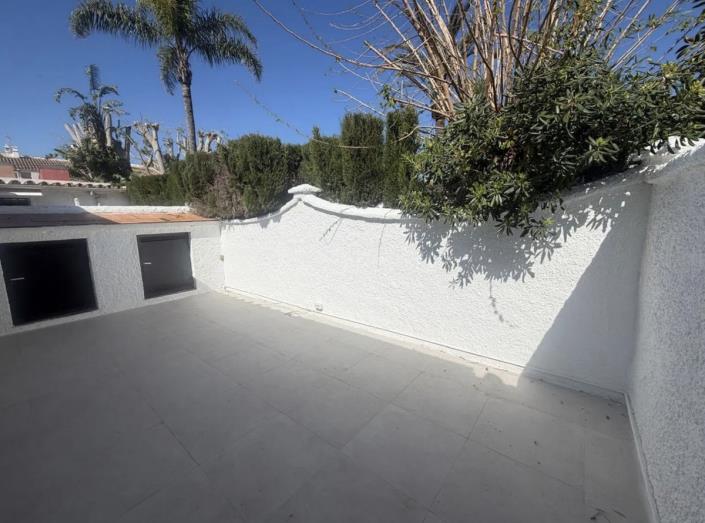 Image No.12-2 Bed Townhouse for sale