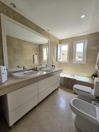 Image No.13-3 Bed Apartment for sale