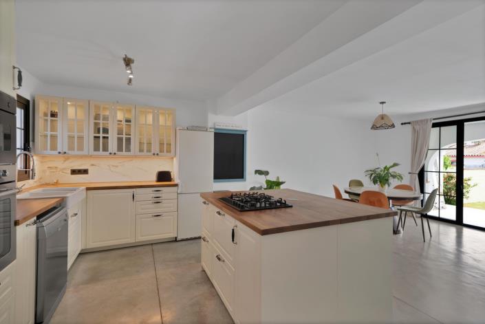 Image No.2-3 Bed Townhouse for sale