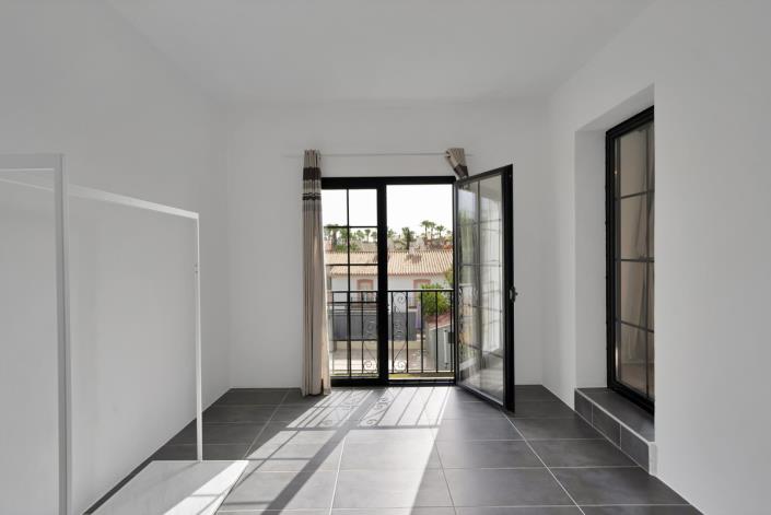 Image No.16-3 Bed Townhouse for sale