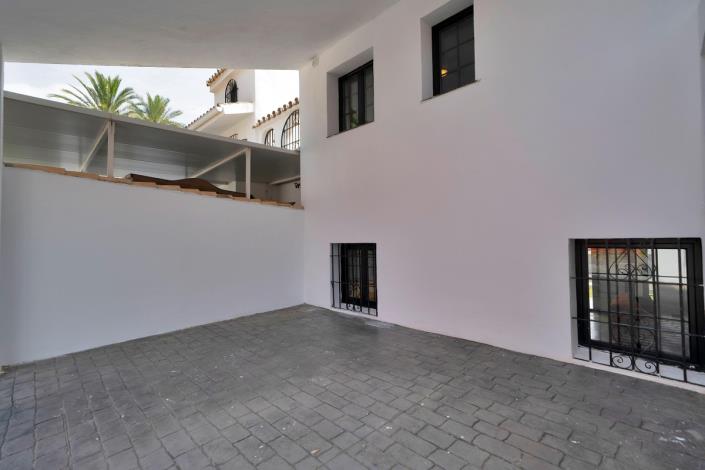 Image No.18-3 Bed Townhouse for sale