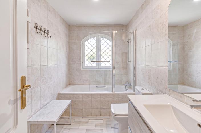 Image No.12-3 Bed Apartment for sale