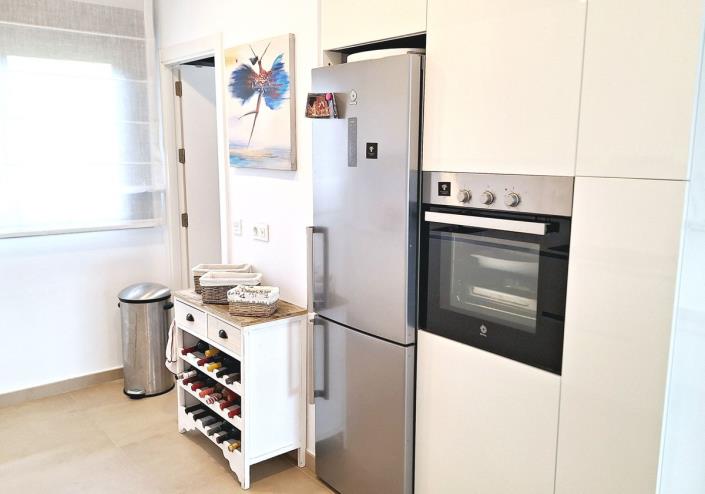 Image No.4-4 Bed Semi-Detached for sale