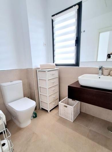 Image No.14-4 Bed Semi-Detached for sale