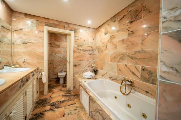 Image No.10-3 Bed Apartment for sale