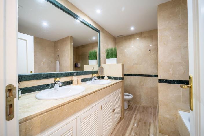 Image No.12-3 Bed Apartment for sale