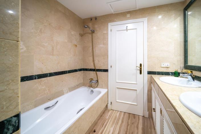 Image No.13-3 Bed Apartment for sale