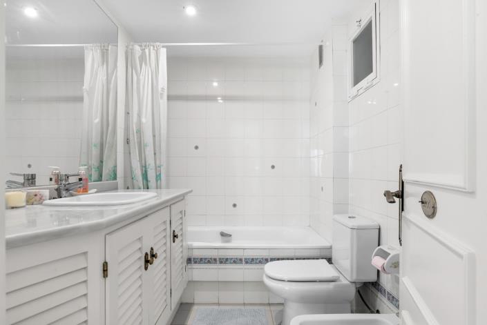 Image No.12-3 Bed Apartment for sale