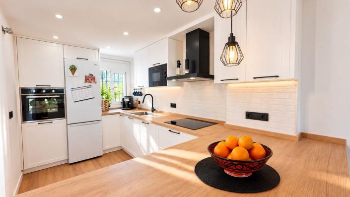 Image No.6-2 Bed Townhouse for sale