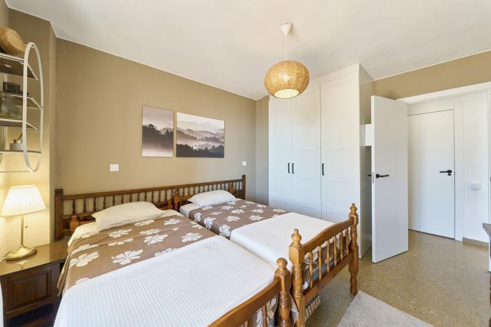 Image No.11-3 Bed Apartment for sale