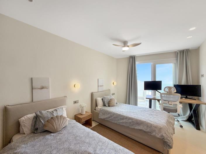 Image No.17-4 Bed Semi-Detached for sale