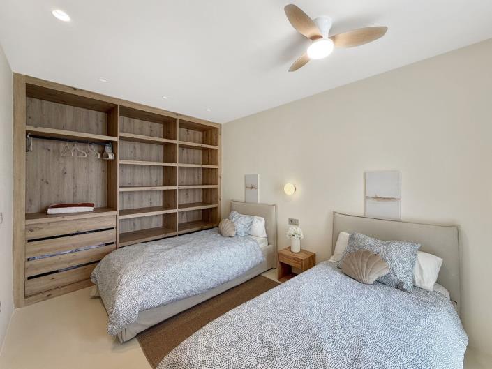 Image No.20-4 Bed Semi-Detached for sale