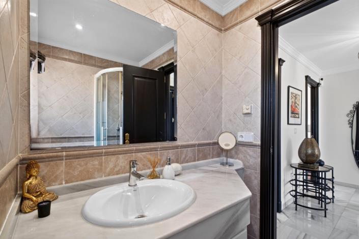 Image No.17-3 Bed Villa / Detached for sale