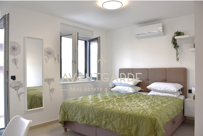 Image No.8-4 Bed House for sale