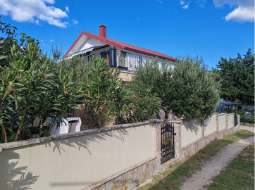 1 - Obrovac, House