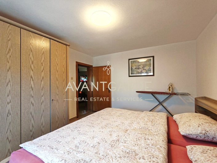 Image No.12-5 Bed House for sale