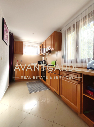 Image No.8-5 Bed House for sale