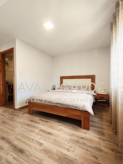 Image No.40-5 Bed House for sale