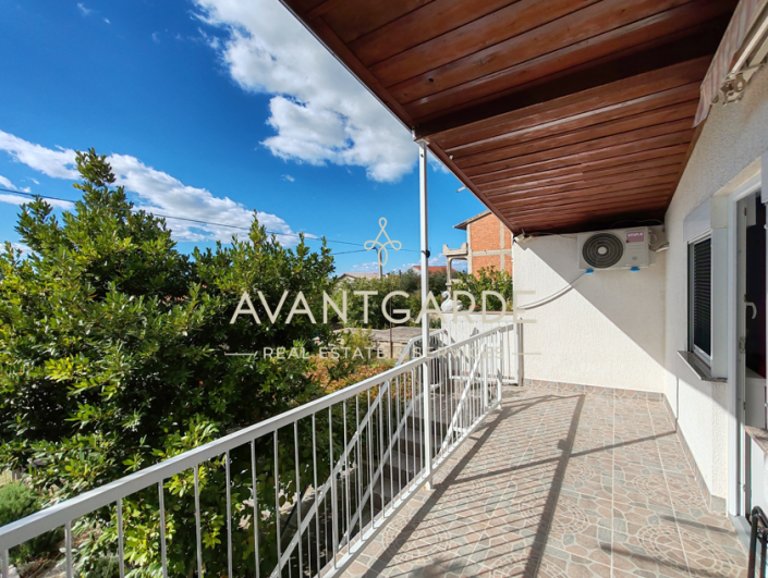 Image No.9-5 Bed House for sale